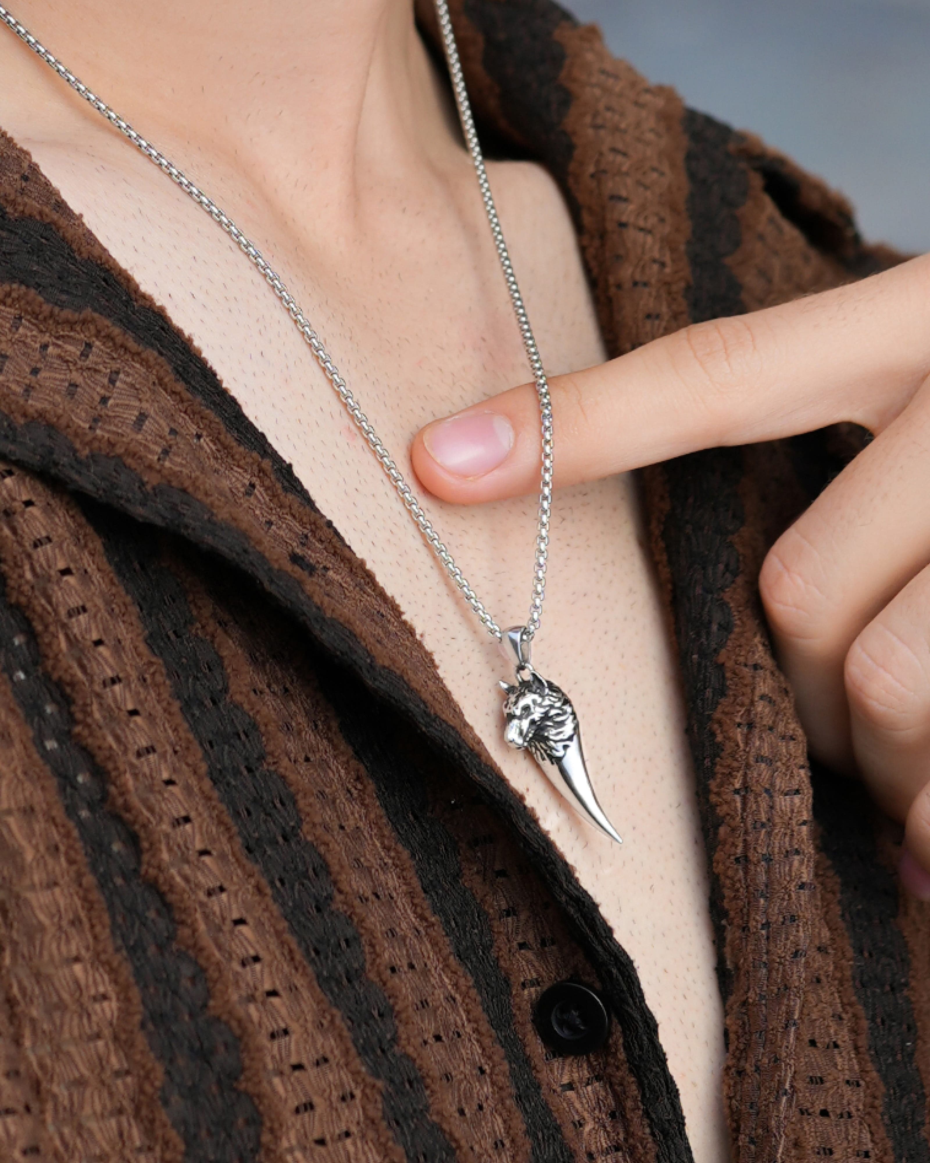 Wolf Fang Pendant (Silver)